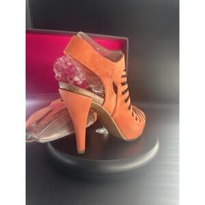 Vince Camuto Women's Leather/Suede Pumps Stiletto, Size 9M, Coral Orange